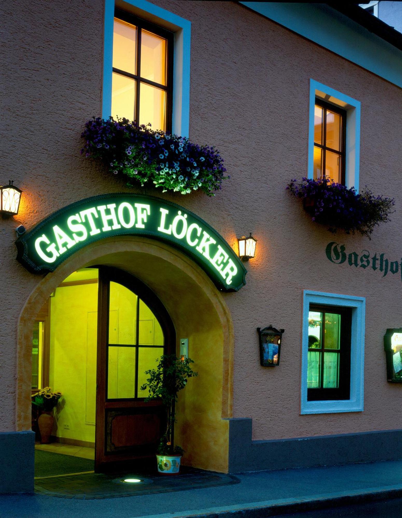 רדשטאדט Gasthof - Restaurant Loecker מראה חיצוני תמונה