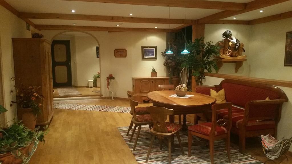 רדשטאדט Gasthof - Restaurant Loecker מראה חיצוני תמונה
