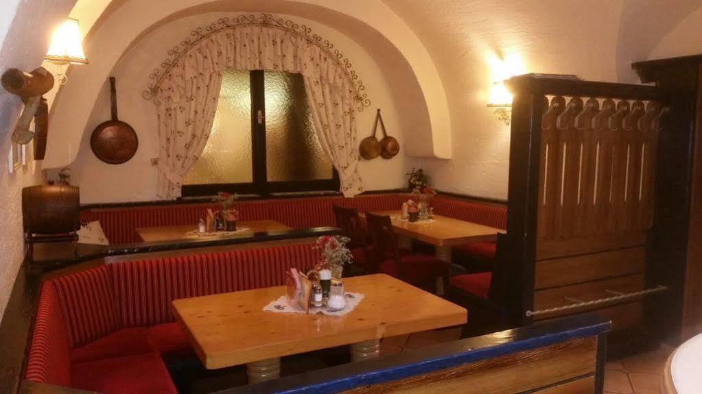רדשטאדט Gasthof - Restaurant Loecker מראה חיצוני תמונה