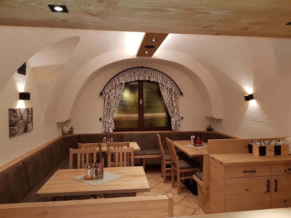 רדשטאדט Gasthof - Restaurant Loecker מראה חיצוני תמונה