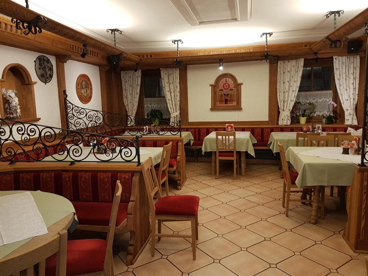 רדשטאדט Gasthof - Restaurant Loecker מראה חיצוני תמונה