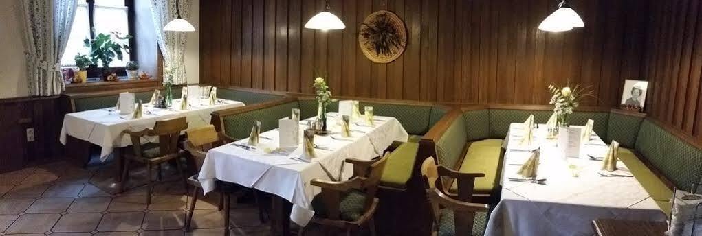 רדשטאדט Gasthof - Restaurant Loecker מראה חיצוני תמונה